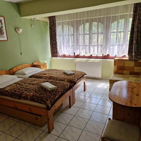 Roza Hotel Es Apartmanhaz Esztergom Exterior photo