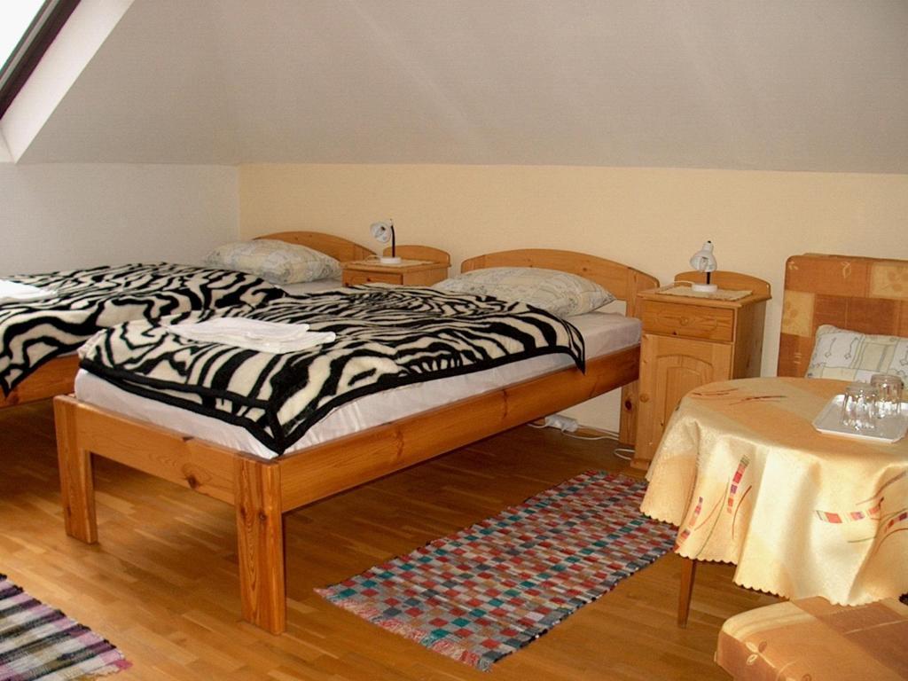 Roza Hotel Es Apartmanhaz Esztergom Room photo