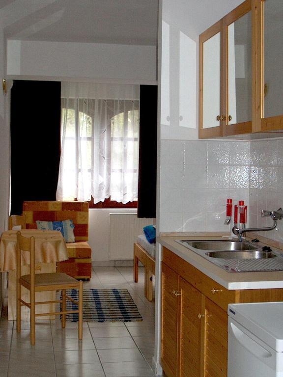 Roza Hotel Es Apartmanhaz Esztergom Room photo
