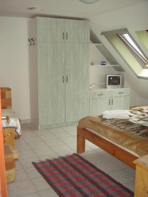 Roza Hotel Es Apartmanhaz Esztergom Room photo