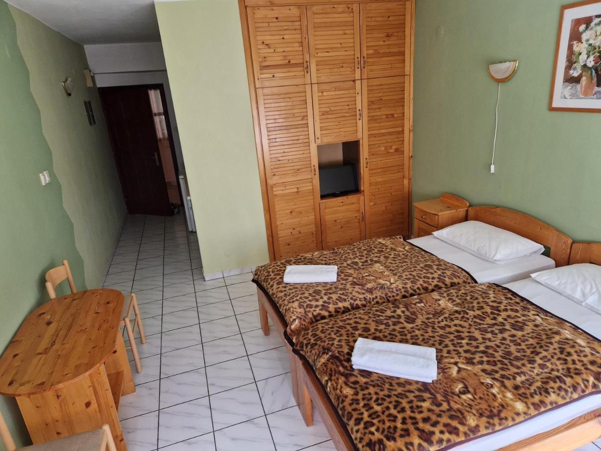 Roza Hotel Es Apartmanhaz Esztergom Exterior photo