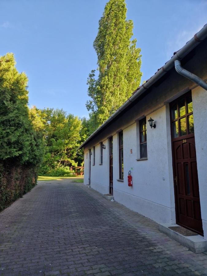 Roza Hotel Es Apartmanhaz Esztergom Exterior photo
