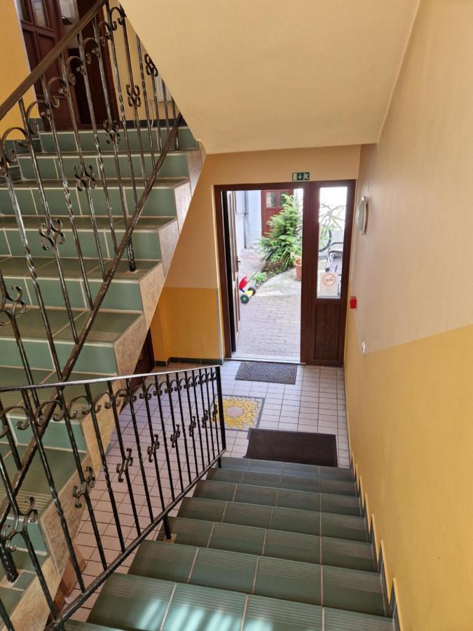 Roza Hotel Es Apartmanhaz Esztergom Exterior photo