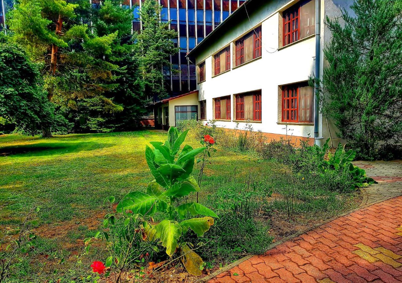 Roza Hotel Es Apartmanhaz Esztergom Exterior photo
